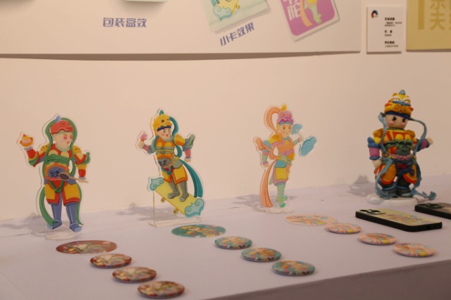 活動現(xiàn)場展出的學生作品創(chuàng)意無限，精彩紛呈（鄭逸潔 攝） (6).jpg