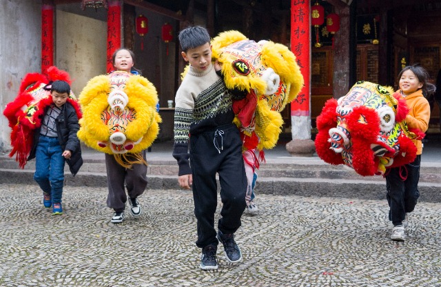 雄獅少年張鎮(zhèn)浩(中) 寧?？h教育局提供.jpg