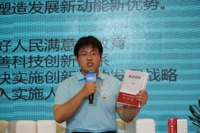 讀書分享會現(xiàn)場。學校供圖.jpg