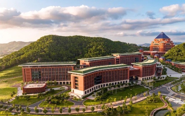中山大學(xué)深圳校區(qū)西教學(xué)樓。學(xué)校供圖.jpg