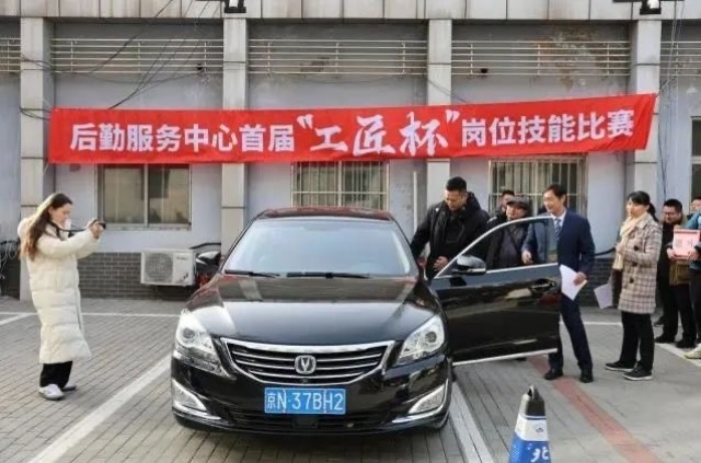 駕駛技能比賽現(xiàn)場(chǎng)，學(xué)校供圖.jpg
