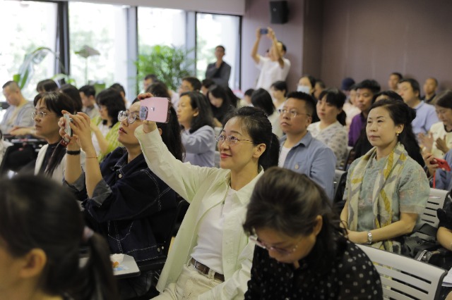 教研講座現(xiàn)場，與會者積極互動。活動方供圖.jpg