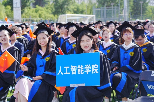 畢業(yè)典禮現(xiàn)場。學校供圖.jpg